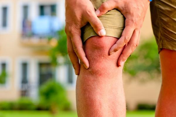 Gesekan atau tarikan yang berulang-ulang dapat menyebabkan ligamen dan tendon mengalami cedera serius