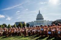 Demo Anggaran Washington, Ratusan Orang Berkostum Dinosaurus 