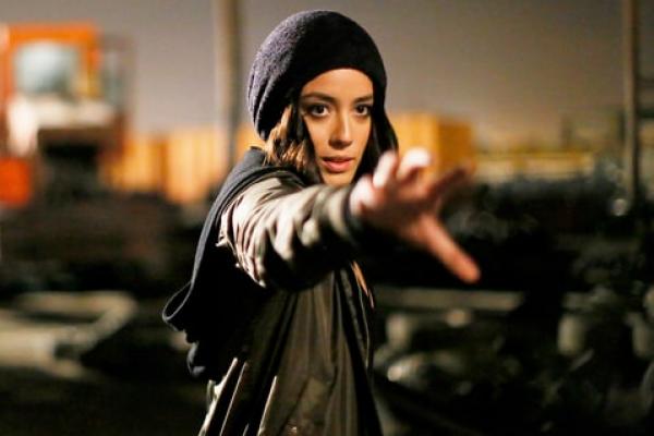 Chloe Bennet, aktris China-Amerika pernah membintang serial TV ternama dari Marvel, Agen SHIELD, menjelaskan di media sosial alasan mengganti nama Wong ke Bennet karena Hollywood sangat rasis