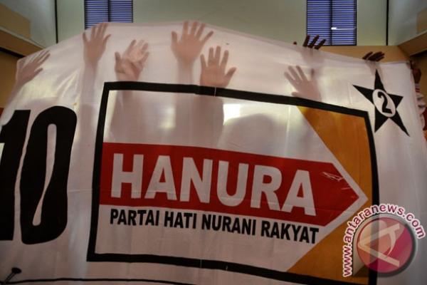 Hanura mendeklarasikan akan mendukung bakal pasangan Khofifah Indar Parawansa dan Emil Elestianto Dardak.