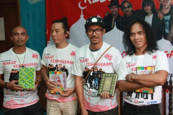 Grup band Slank dengan didukung oleh Sinarmas akan menggelar tur ke pesantren di empat kota Tur yang bertajuk 