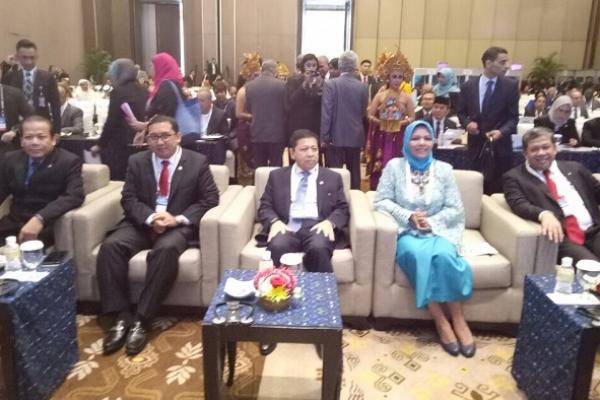 DPR RI mengajak seluruh delegasi Forum Parlemen Dunia atau World Parliamentary Forum on Sustainable Development Goals (SDGs) untuk menghentikan pembantaian warga muslim Rohingya oleh militer Myanmar.