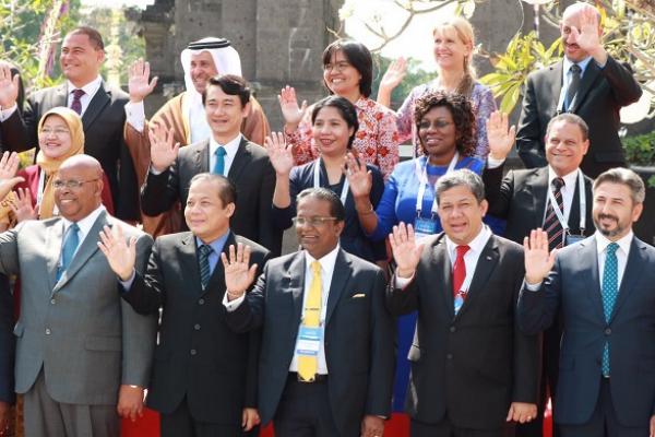 Pimpinan DPR RI menyayangkan sikap Pemerintah yang tidak menghadiri Sidang Parlemen Dunia atau World Parliamentary Forum on Sustainable Development Goals (SDGs) yang dihadiri 47 negara.