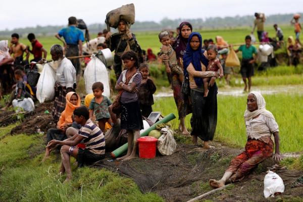 Kelompok tersebut sekarang terjebak di `tanah tak bertuan` sempit yang mengandalkan bantuan internasional yang dikirim oleh Bangladesh.