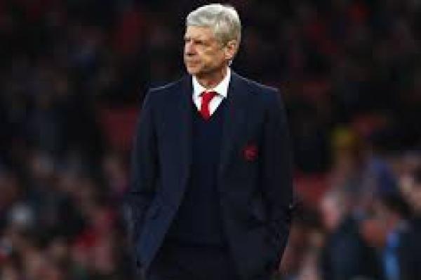 Meski gagal meraih kemenangan lantaran kesalahan dua beknya, Wenger menilai itu bukanlah kesalahan individu sehingga harus menyalahkan pemain tersebut.
 