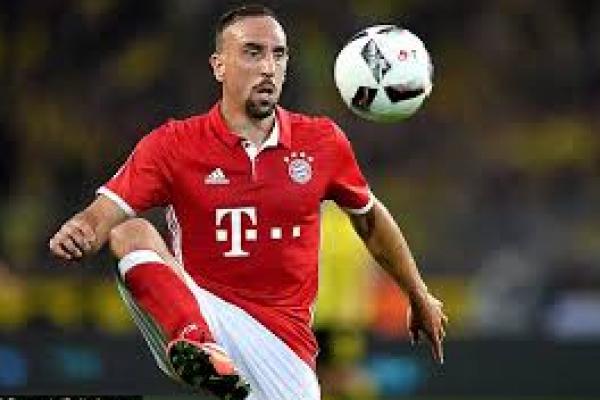 Bayern Munich telah mendenda Franck Ribery karena ledakannya menyusul kritik terhadap sebuah pos media sosial di mana ia berpose dengan steak berlapis emas.