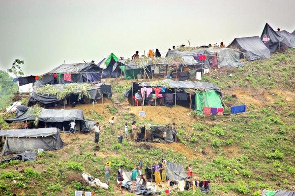 Daerah Bangladesh Tenggara kini kebanjiran pengungsi etnis Rohingya, jumlah mereka setiap hari meningkat usai melarikan diri dari tindakan brutal militer Myanma