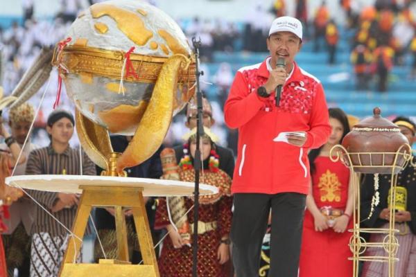 Masyarakat yang gemar dan mencintai olahraga adalah dasar dari lahirnya prestasi olahraga, sehingga dirinya pun ingin membidik prestasi dari tingginya partisipasi masyarakat dalam kegiatan-kegiatan olahraga.