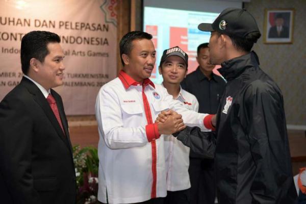 Indonesia memberangkatkan 121 atlet yang terdiri dari 66 atlet putra, 39 atlet putri yang dibiaya negera. 