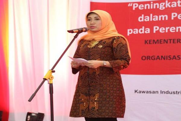 Sebanyak 1.500 pekerja wanita di pabrik garmen PT Bina Busana Internusa Semarang, Jawa Tengah, mengikuti tes IVA
