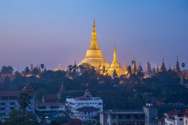 Beberapa nasionalis Buddha juga telah memprotes kehadiran pencari suaka Rohingya Muslim di Sri Lanka dari Myanmar