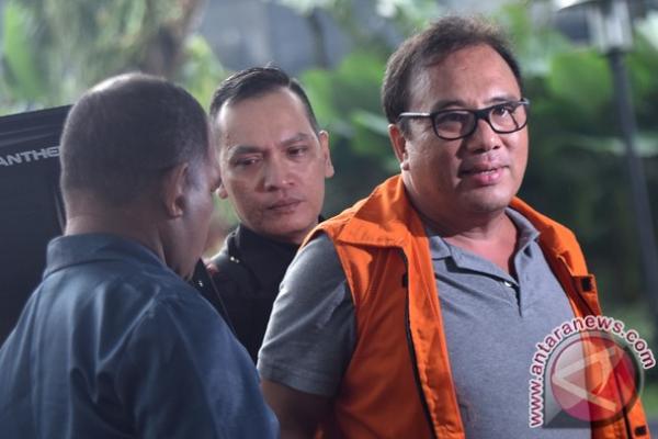 Merspon putusan itu, Basuki dan Jaksa KPK memutuskan tak mengajukan banding atas putusan Pengadilan Tipikor Jakarta.