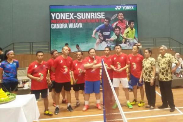 Gedung bulutangkis yang betenggir di atas lahan seluas 3.800 meter persegi tiga lantai dengan luas bangunan 6000 meter persegi memiliki fasilitas 9 lapangan bulutangkis standar international, dilengkapi tribun penonton berkapasitas sekitar 1.100 orang.