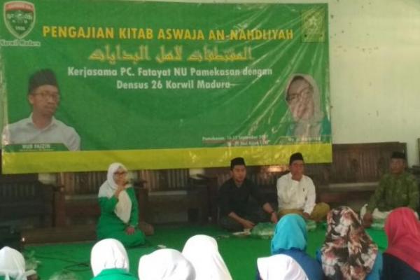 Densus 26 gelar pengajian kitab Aswaja karangan KH Marzuki Mustamar yaitu kitab Al Muqtathofaat Liahlil Bidayaat di Pamekasan.