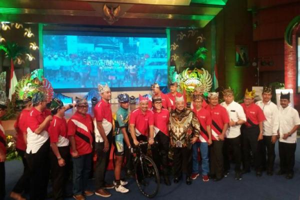Para pembalap sepeda ITdBI 2017 akan berpacu dalam 4 etape sepanjang 533 KM melewati rute yang menyusuri alam Banyuwangi mulai dari susur sungai dan pantai, melintasi perkebunan, hingga menikmati pusat Kota Banyuwangi.