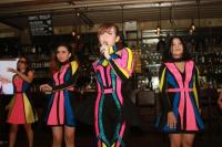 Adiezty Mencoba Bernyanyi Solo 