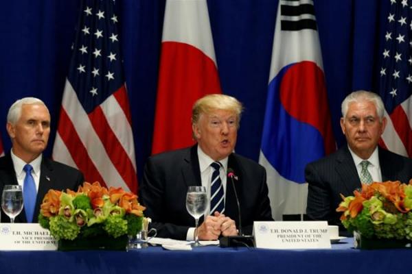 Presiden Amerika Serikat, Donald Trump menandatangani perintah eksekutif yang mengizinkan Washington untuk meningkatkan sanksi terhadap Korea Utara atas program rudal nuklirnya