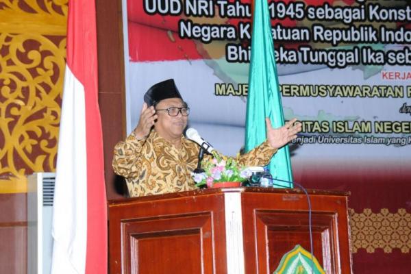 Oesman memuji didalam Pancasila terdapat nilai-nilai kebhinekaan