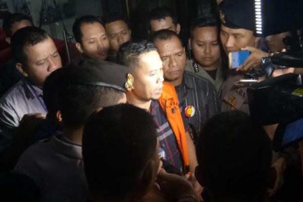 Demi pemulusan izin amdal untuk kepentingan pembangunan Mall di atas lahan seluas 4000 meter itu, kedua perusahaan tersebut rela merogoh kocek Rp 1,5 miliar.