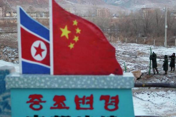 Pemerintah China mengumumkan membatasi pasokan energi ke Korea Utara dan berhenti membeli tekstilnya.