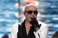 Pitbull Gunakan Jet Pribadi Selamatkan Pasien Kanker
