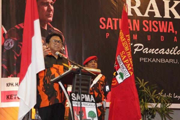 Ketua DPD Oesman Sapta Odang (OSO) dan Ketua Umum Majelis Pimpinan Nasional (MPN) Pemuda Pancasila (PP) Japto Soelistyo Soerjosoemarno mengenang ketika masa-masa muda.