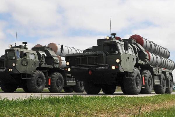 Karena upayanya untuk membeli sistem pertahanan udara dari Amerika Serikat tak kunjung berhasil, Ankara memutuskan membeli sistem S-400 dari Rusia pada 2017.