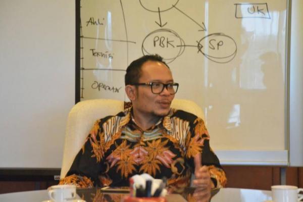 Melestarikan batik tidak hanya menjaga warisan budaya, tapi juga menjaga industri batik yang mampu menyerap jutaan tenaga kerja