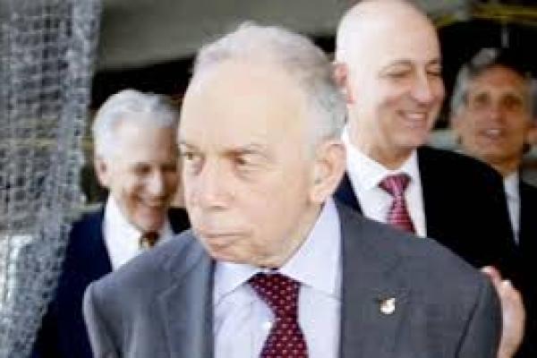 Newhouse dan saudaranya Donald mewarisi harta dan media ayah mereka