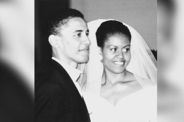 Untuk diketahui  Michelle mulai kenalan saat ditugaskan ke mentor Obama, seorang associate musim panas di firma hukumnya di Chicago pada tahun 1989.