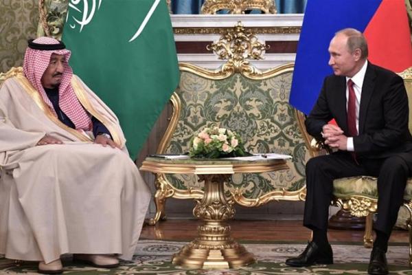 Ada penampakan menarik pehatian dalam kunjungan bersejarah Raja Salman Abdulaziz Al-Saud ke Rusia