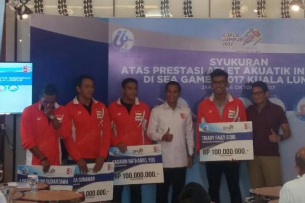 Selain bonus kepada atlet, PB PRSI juga memberikan bonus sebesar Rp80 juta rupiah kepada tim pelatih.