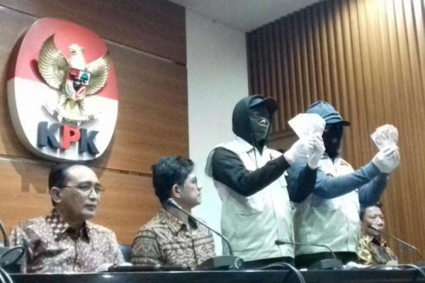 Sudiwardono dijanjikan uang senilai SGD100 ribu atau setara Rp 1 miliar ‎oleh Anggota Komisi XI DPR fraksi Golkar, Aditya Anugrah Moha