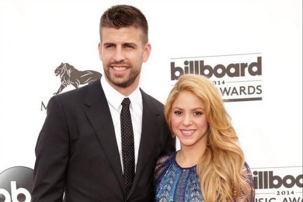 Gerard Pique dan Shakira tertangkap kamera sedang berada di Bandara JFK, New York, Amerika Serikat