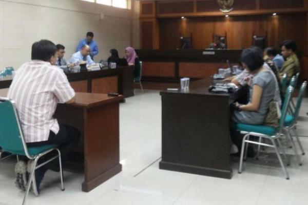 Sudali didatangi Nursamsu dari PT Balina yang merupakan afiliasi Aqua, kemudian Nursamsu membuat konsep surat pernyataan tersebut. Setelah itu Sudali tinggal menandatangani