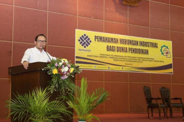 Menteri Ketenagakerjaan M. Hanif Dakhiri kembali memberikan sosialisasi pemahaman hubungan industrial kepada para pelajar. 