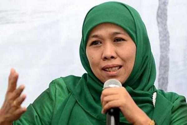 Setelah dua kali mangkir, Gubernur Jawa Timur Khofifah Indar Parawansa akhirnya memenuhi panggilan Jaksa Penuntut KPK untuk bersaksi dalam sidang perkara dugaan suap suap jual beli jabatan di Kemenag.