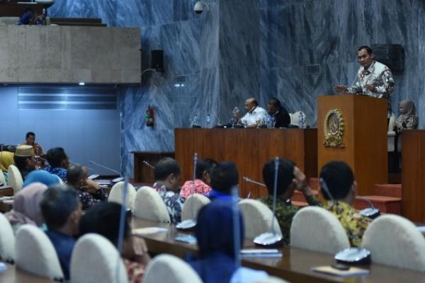Pemerintah dinilai tidak konsisten dalam mewujudkan swasembada 11 komoditas pangan sebagaimana yang menjadi program nawacita Presiden Jokowi.