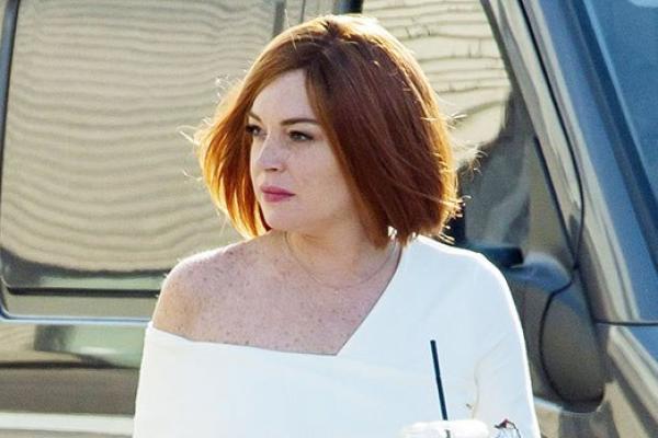 Lindsay Lohan buru-buru memberikan klarifikasi atas pernyataannya, yang dianggap membela produser Harvey Weinstein.