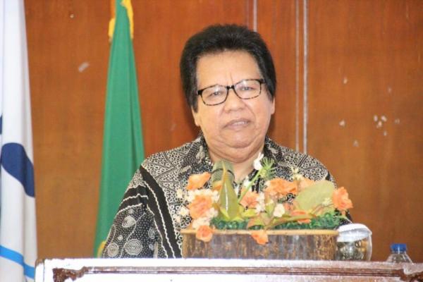 Amanat pembukaan UUD tersebut, menurut Bachtiar Aly, dijalankan secara konsisten oleh bangsa Indonesia.