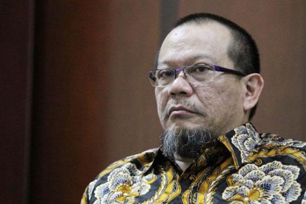 Politisi La Nyalla Mataliti ikut mengomentari soal dugaan kasus suap yang ditujukan ke Kapolri Tito Karnavian. Apa pendapatnya?