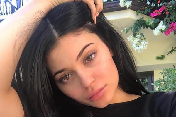 Berteman dengan Bella Hadid, Kylie Jenner Dikecam Netizen Setelah Postingan Pro-Israel