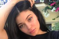 Pensiun Jadi Artis, Kylie Jenner Ingin Fokus Urus Anak?