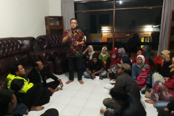 Pemkab Bogor mesti melakukan terobosan dalam mengelola pedagang kecil atau PKL, harus inovatif.