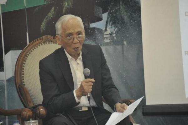 Padahal arsip yang otentik merupakan condition sine qua non untuk penulisan sejarah yang baik dan benar.
