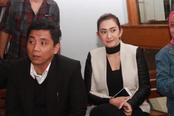 Artis senior, Nafa Urbach dan suami Zack Lee absen di persidangan perceraian yang digelar di pengadilan negeri Jakarta.