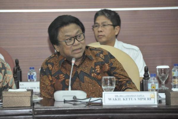 Ketua Umum Hanura, Oesman Sapta Odang (OSO) melempar sindiran kepada Ketua Umum Partai Kebangkitan Bangsa (PKB) Muhaimin Iskandar (Cak Imin) yang mendapat dukungan sebagai Cawapres di Pilpres 2019.