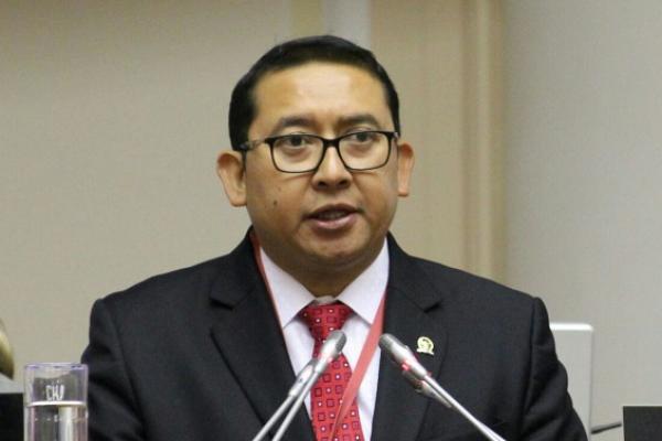 Wakil Ketua DPR Fadli Zon, merupakan salah satu dari sejumlah anggota DPR yang menolak keras pasal penghinaan presiden dan wakil presiden yang saat ini masih dalam pembahasan Panja RUU KUHP dan pemerintah.