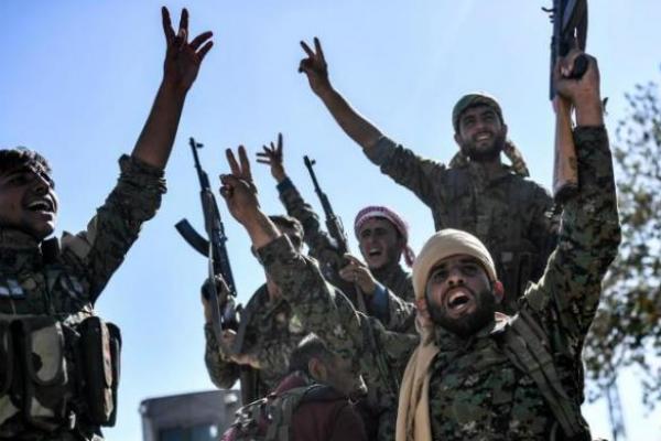Pasukan Demokratik Suriah (SDF) yang didukung Amerika Serikat mengumumkan keberhasilannya merebut Raqqa dari Islamic State Iraq and Syria (ISIS)