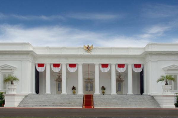 Presiden Jokowi lebih mengutamakan kerja ketimbang bicara melalui mimbar di Istana Negara. Padahal, semboyan kerja, kerja, kerja pada kebinet Jokowi belum tentu dapat menyelesaikan masalah.